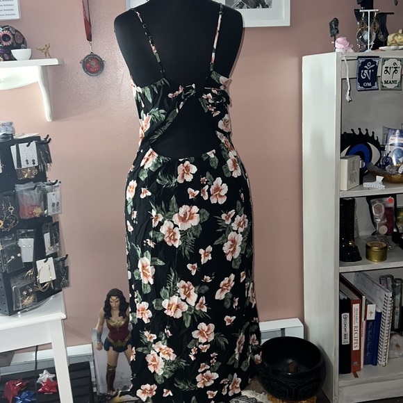 Large AéRopostale floral dress - Picture 2 of 2